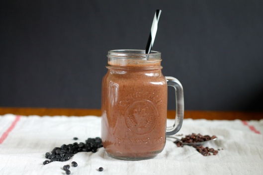 chocolate black bean smoothie // the muffin myth